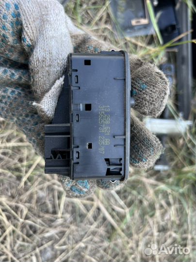 Кнопки стеклоподьемников Opel Corsa D