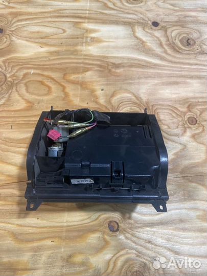 Пепельница Mercedes-Benz E-Class W210 M112E32