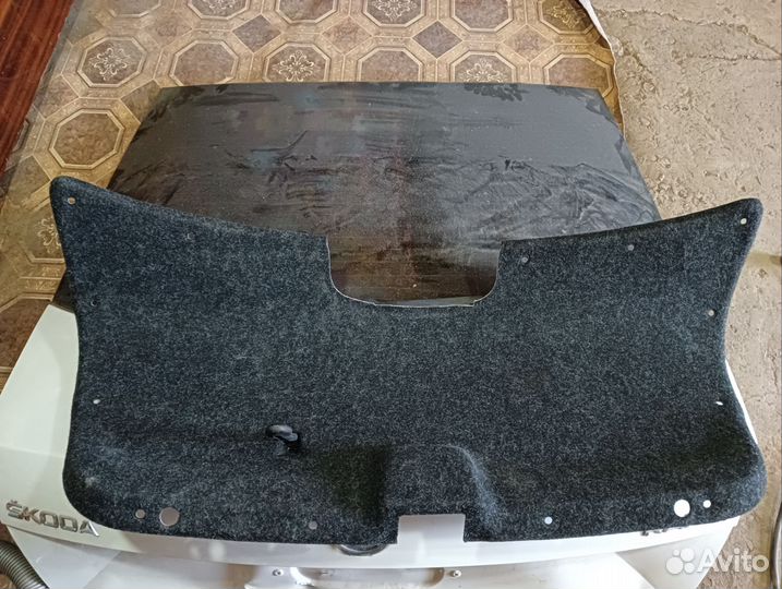 Обивка крышки багажника skoda rapid