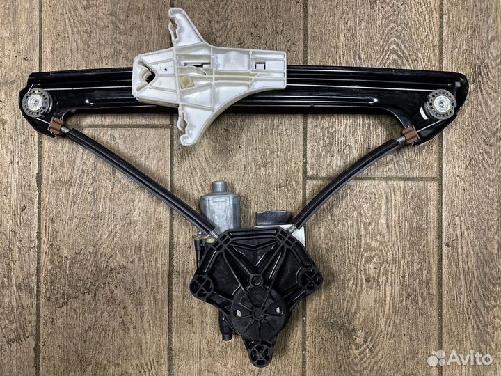 Стеклоподъемник электрический задний левый