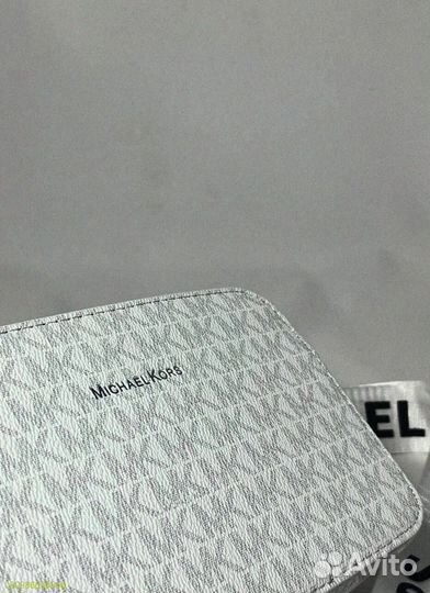 Сумка Michael Kors: chic через плечо