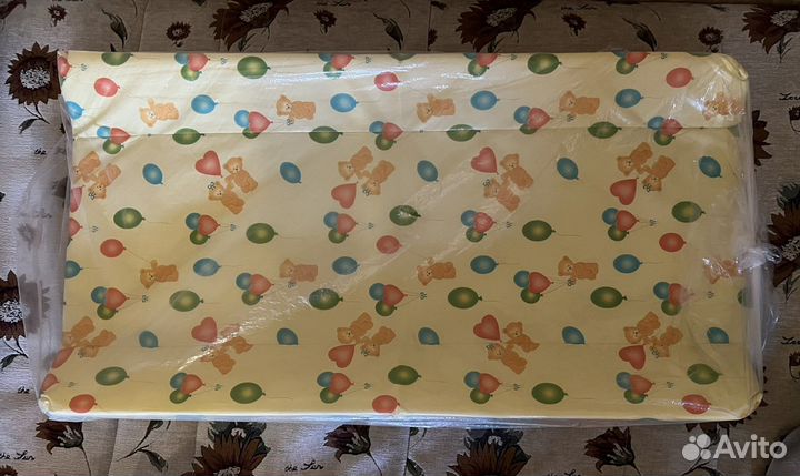 Пеленальная доска на кроватку