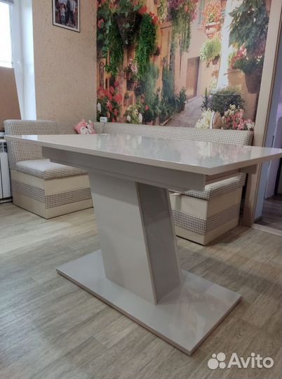 Кухонный стол