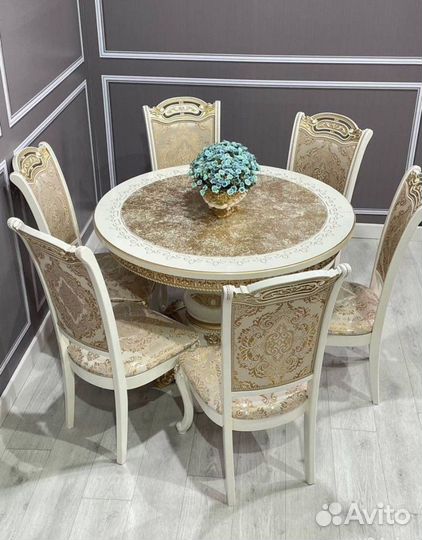 Обеденный стол и стулья