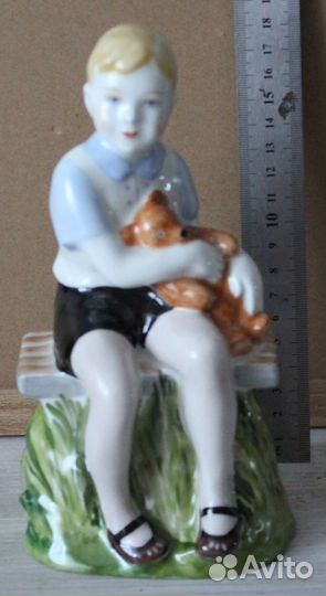 Статуэтка Мальчик с мишкой Фарфор лфз