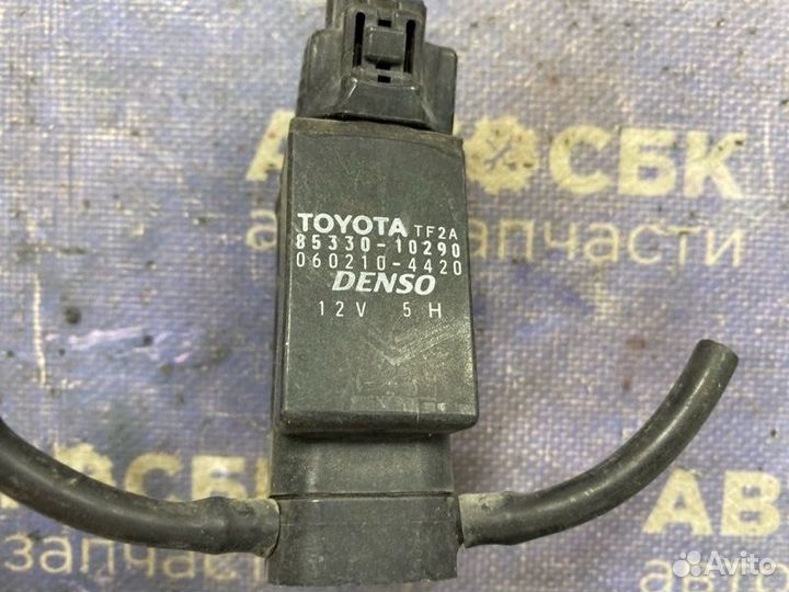 Насос стеклоомывателя Toyota Corolla Spacio NZE121