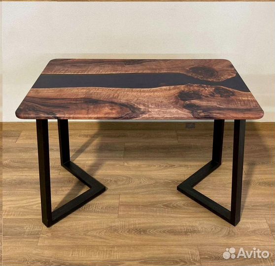 Компьютерный стол 'Past Hour'