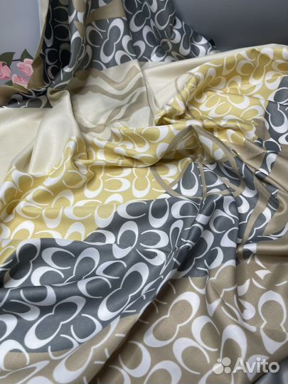 Шелковый платок Coach