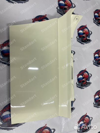 Накладка двери нижняя правая (белая)