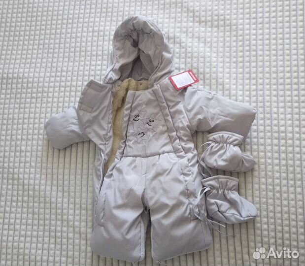Детские вещи (комбинезон + шапки)