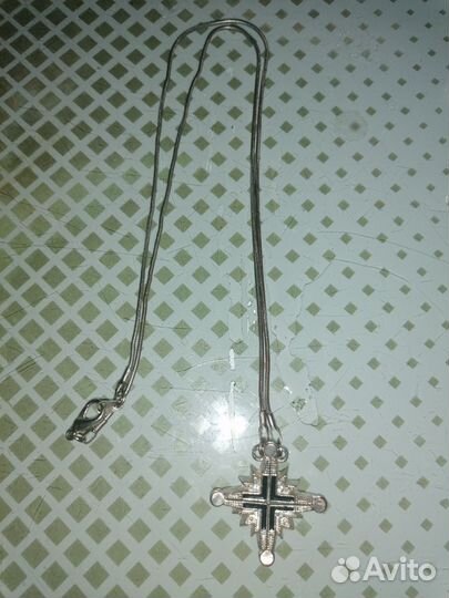 Серебряная цепь с крестом