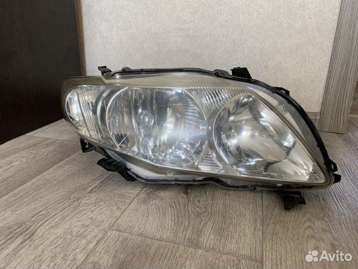 Правая фара на toyota corolla 150