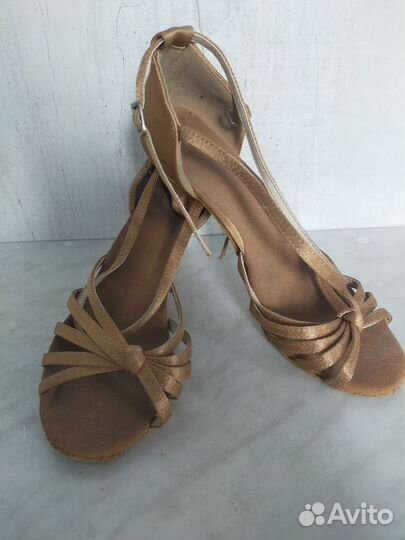 Обувь для бальных танцев