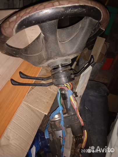 Руль с рулевой колонкой