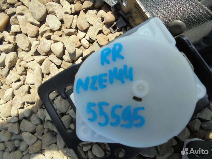 Ремень безопасности задний Toyota Corolla Fielder