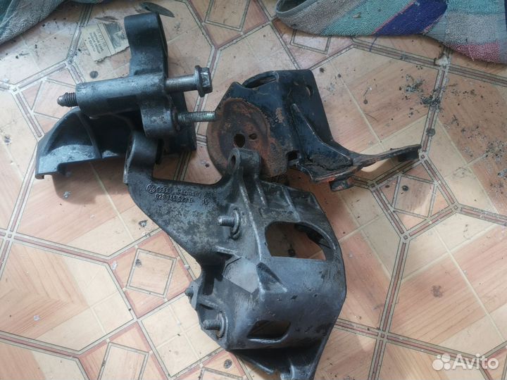 Кронштейны двигателя Volkswagen