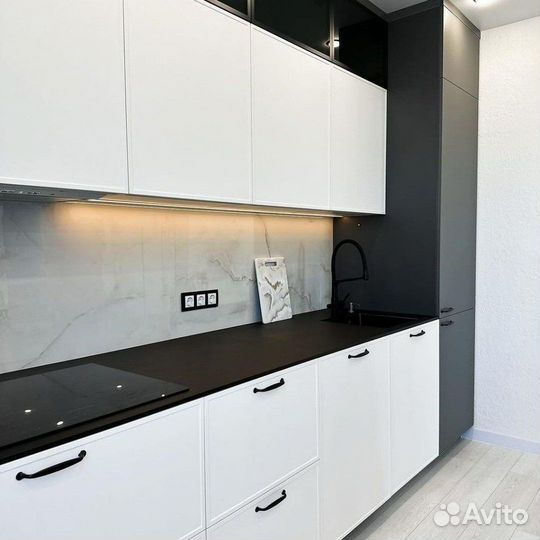 Кухонный гарнитур прямой под встраиваемую технику