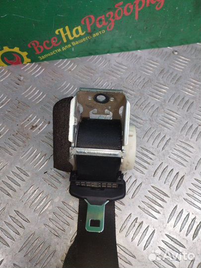 Ремень безопасности задний Ford Focus 2 седан 1.8