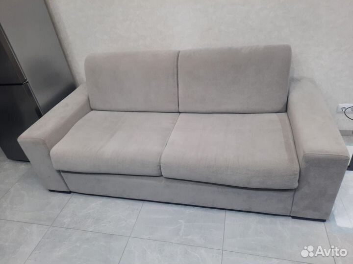 Прямой диван б/у