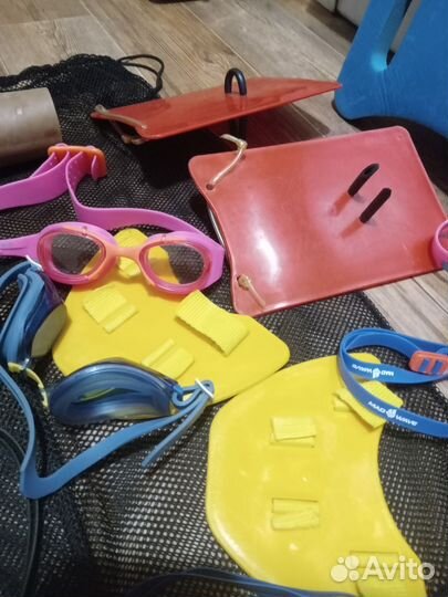 Доска,очки,ласты,сетка для бассейна
