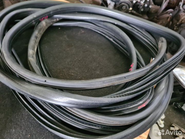 Уплотнительная резинка боковой двери Renault