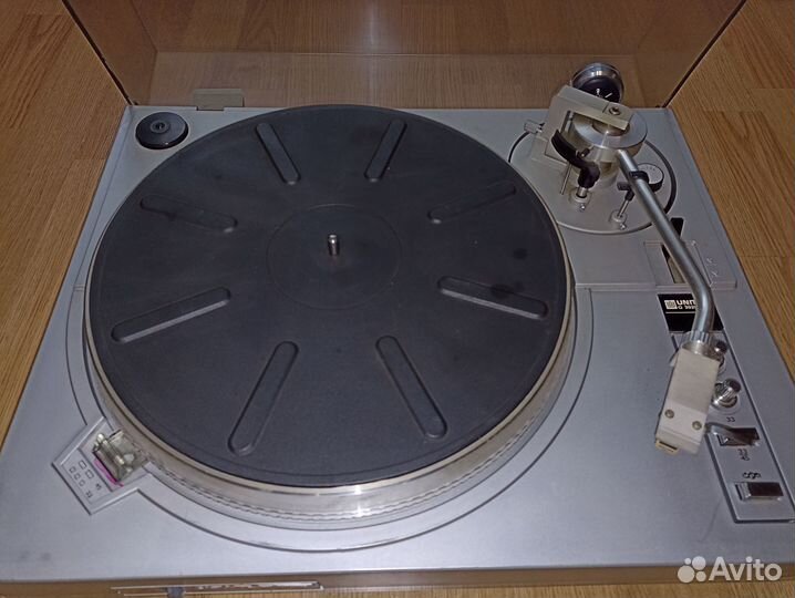 Проигрыватель виниловых пластинок