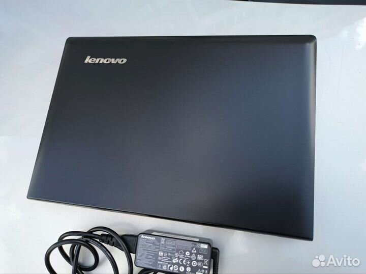 Свежий Lenovo Core i3/8Gb/SSD/ Как новый