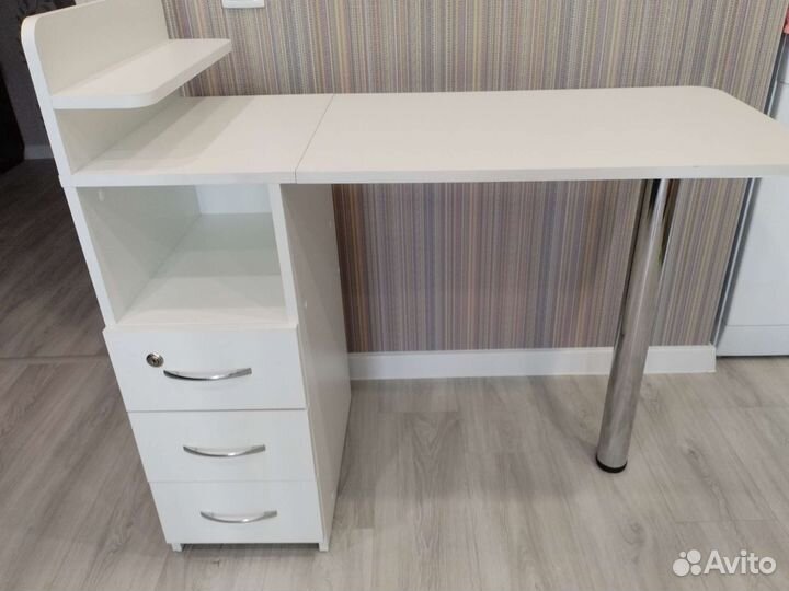 Маникюрный стол складной