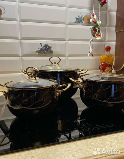 Набор эмалированных кастрюль