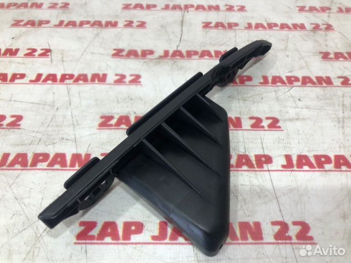 Крепление бампера переднее правое Toyota Estima