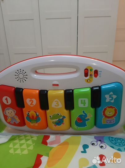 Развивающий коврик fisher price с пианино