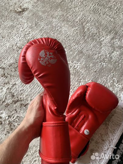 Боксерские перчатки