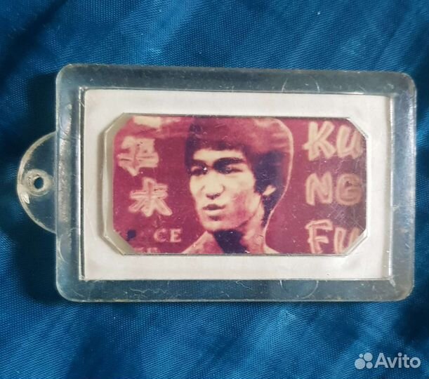 Брелок и календарь брюс ли 1992