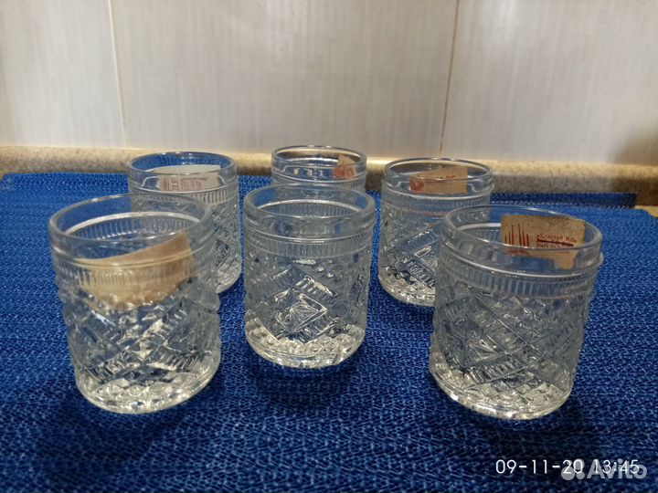 Рюмки, стопки, вазы из хрусталя и стекла