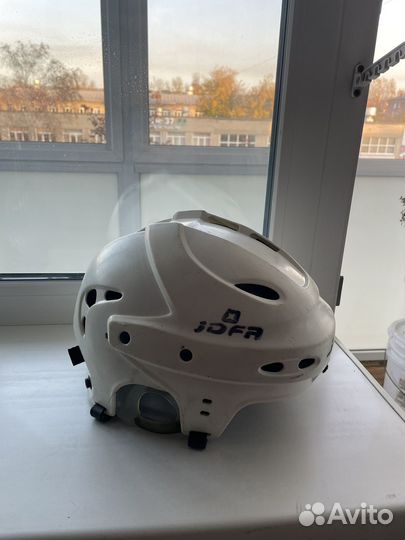 Хоккейный шлем