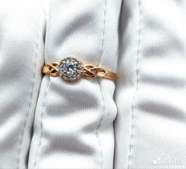 Золотое кольцо с фианитом 17р