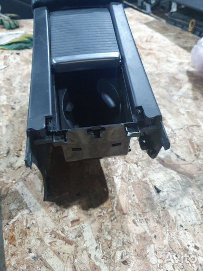 Подлокотник Volvo V60 универсал B4164T 2010-2013