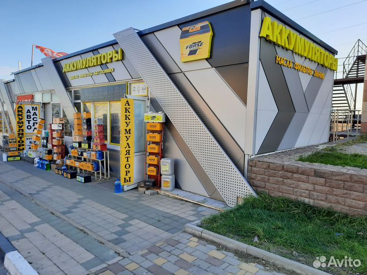 Продавец автозапчастей