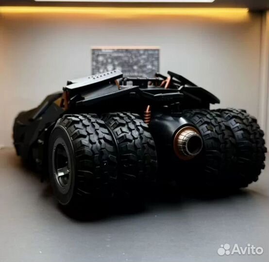 Модель автомобиля Batmobile 1/18 Tumbler металл