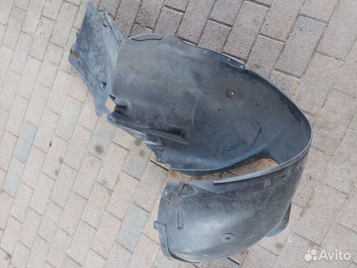 Подкрылок передний правый на бмв Е46 купе