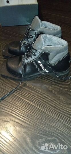 Лыжные ботинки 33 р. Три дырки