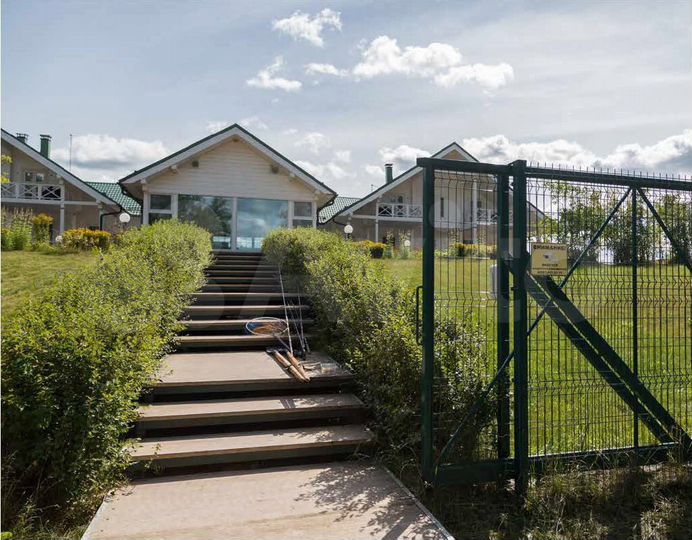 Коттедж 1208 м² на участке 5,48 га