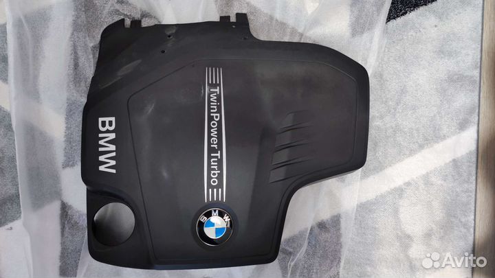 Декоративная крышка двигателя BMW