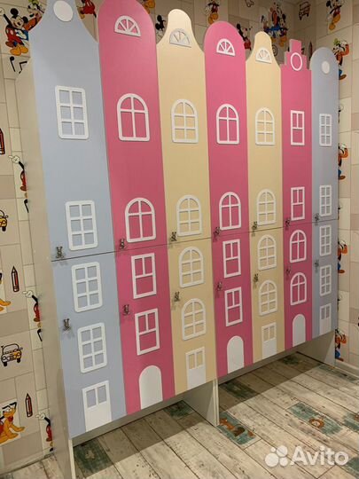 Детские шкафчики. Шкаф в раздевалку двухуровневый