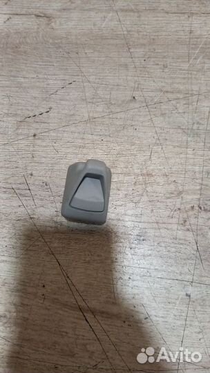 Крючок солнцезащитного козырька