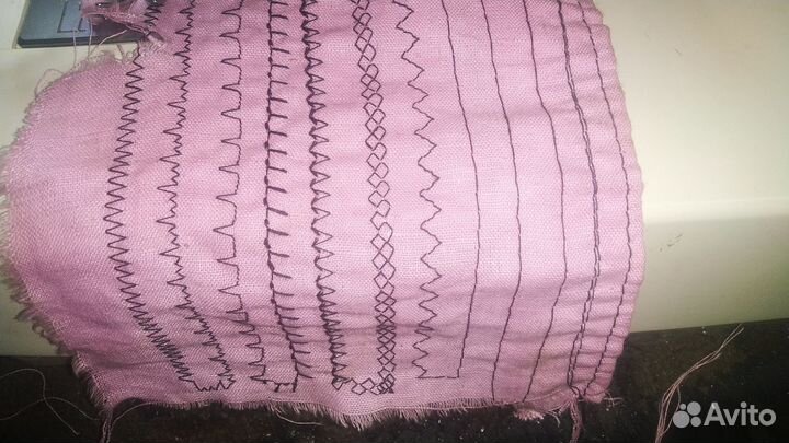 Швейная машина Janome шьёт