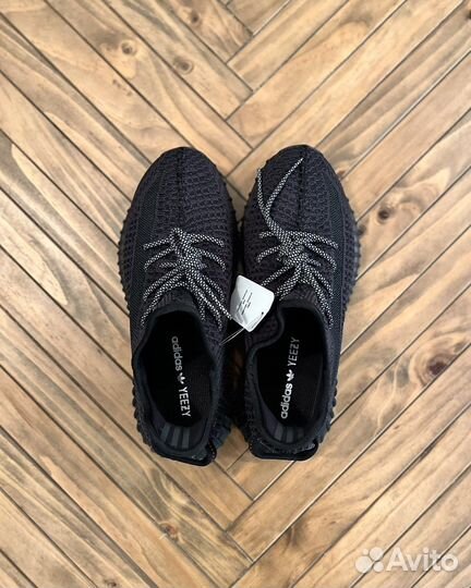 Кроссовки Adidas Yeezy Boost 350 v2 Black (42-43)