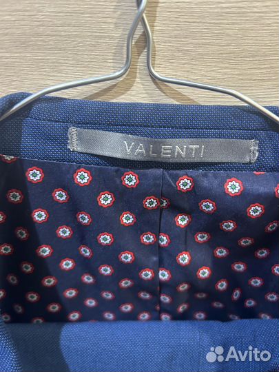 Классический мужчкой костюм от фирмы valnti