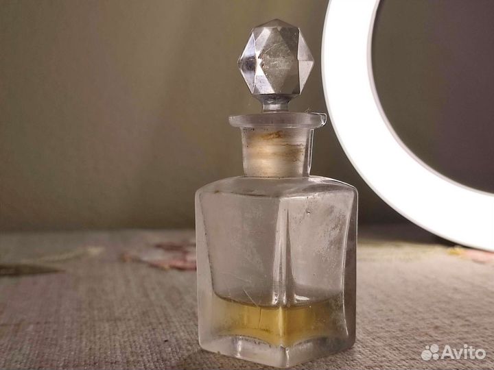 Флакон с крышкой раскопок Königsberga