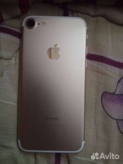 Телефон iPhone 7